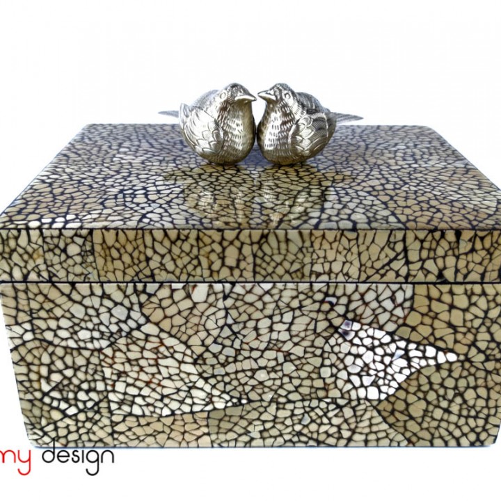 Rectangular  lacquer box attached with eggshells and 2 birds 15*20 cm